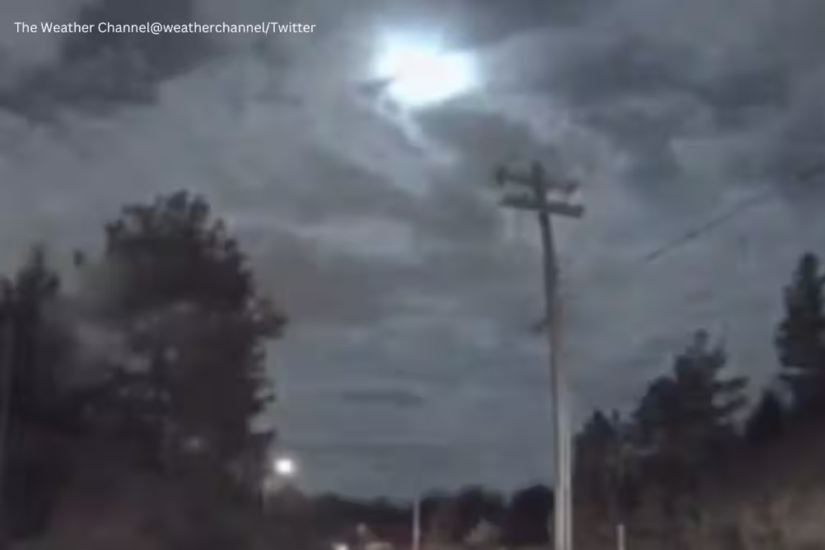 Mysterious green meteor streaks across southern US