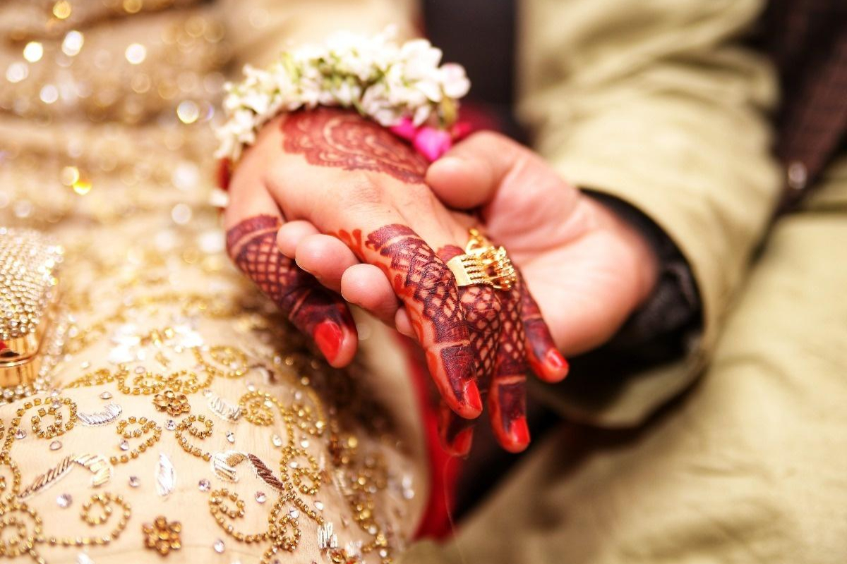Woman's matrimonial dilemma sparks gender debate online