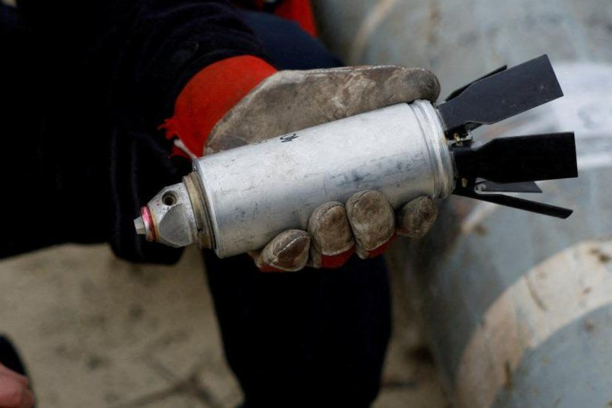 cluster bombs Russian military