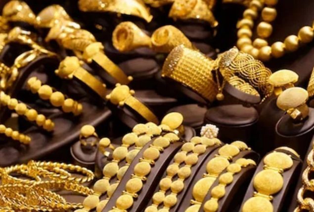 Gold price increases by Rs 1800 per tola