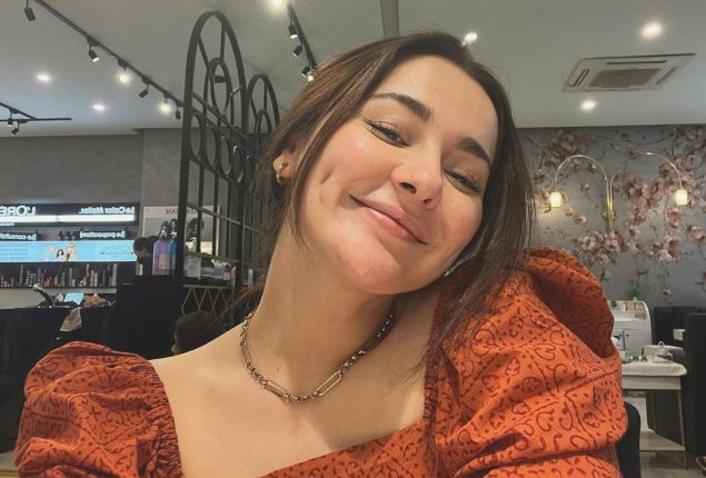 Hania Aamir Spreads Positive Energy with Captivating Snapshot