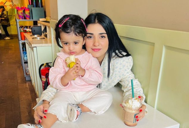 Sarah Khan Melts Hearts with Adorable mother daughter duo