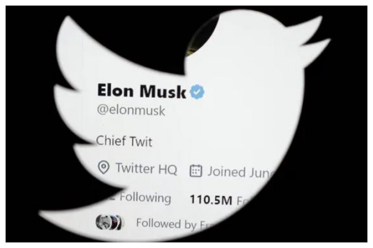 Elon Musk makes Twitter default to dark mode