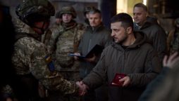 Zelenskyy honors troops in Bakhmut on military holiday