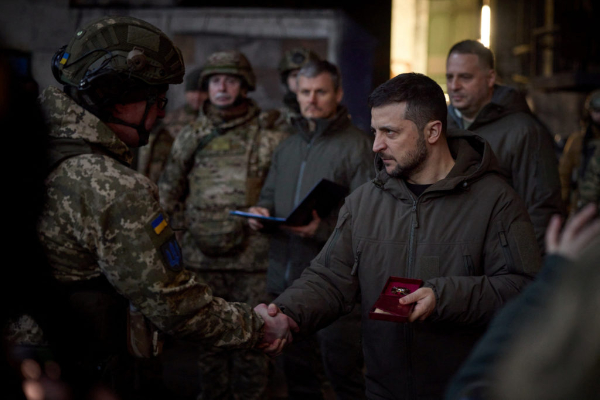Zelenskyy honors troops in Bakhmut on military holiday