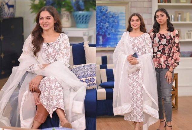 Fahima Awan adorable pictures with her daughter