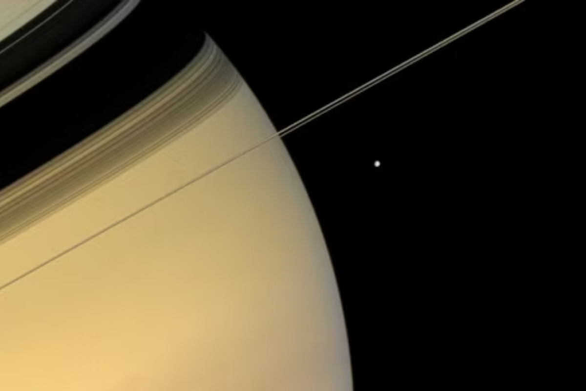 Stunning Image of Saturn