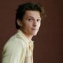 Tom Holland hates Hollywood and does his best to live a normal life