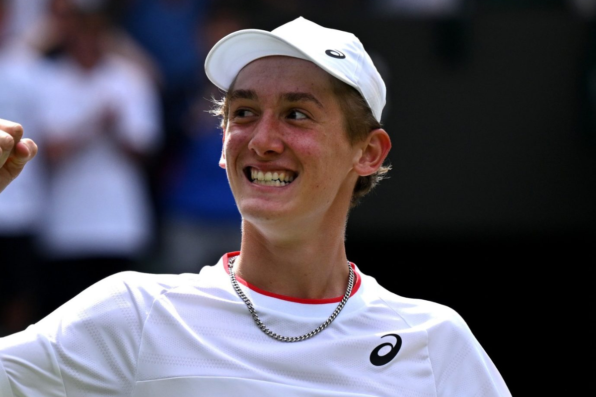 Henry Searle ends 61-year drought for Britain in Wimbledon boys’ event