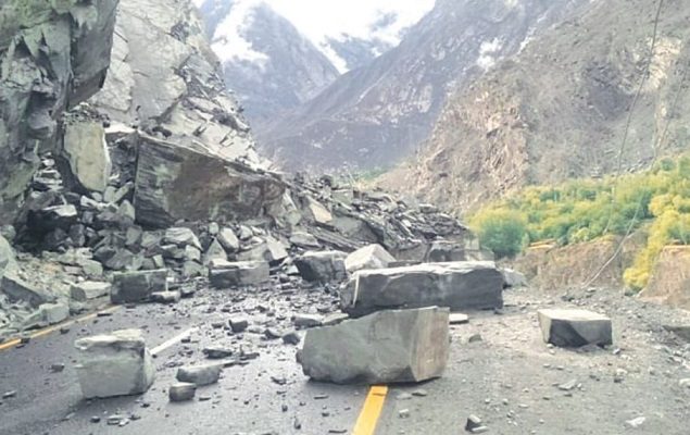 Hundreds of travelers stranded as landslide blocks Gilgit-Skardu Road