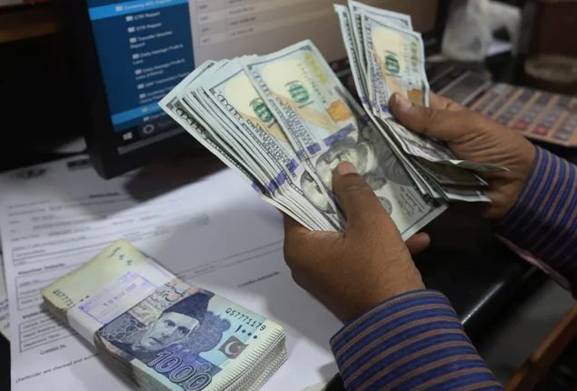 Rupee Falls 6th Day in a Row Against US Dollar