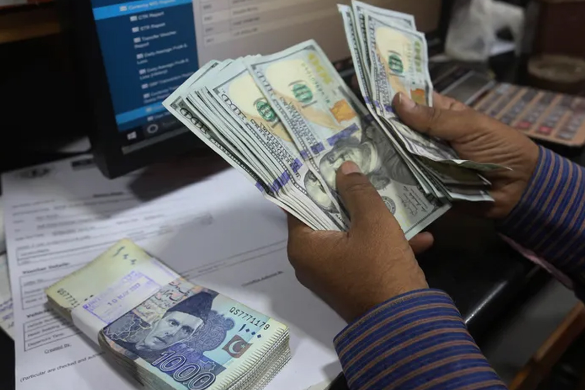 Rupee crashes against US dollar