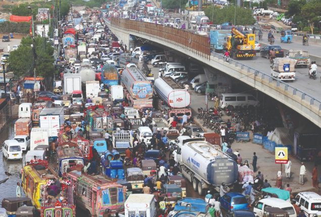 Traffic Situation in Karachi: EBM, Korangi causeway closed for traffic