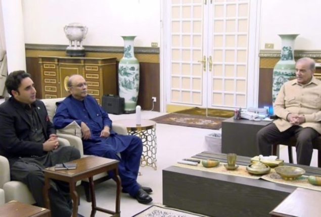 PM, Zardari, Bilawal discuss matters of NA dissolution, caretaker setup
