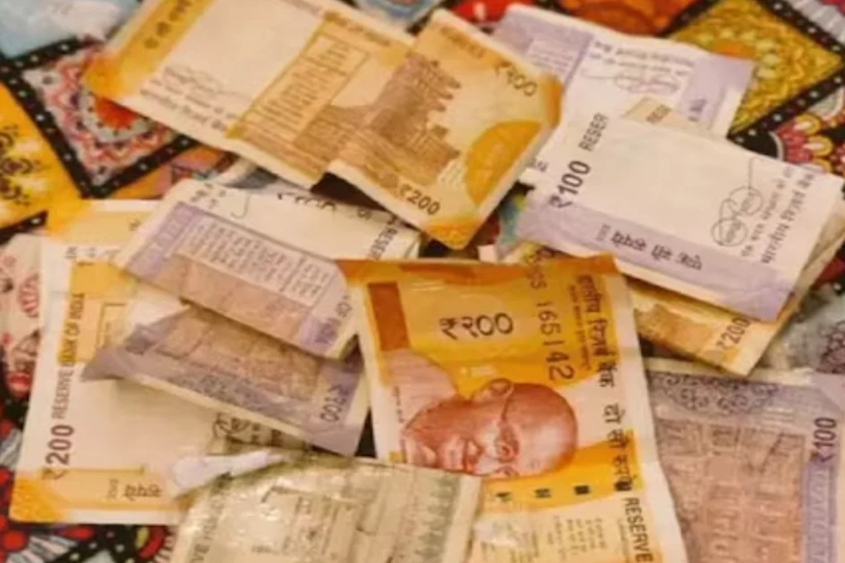 Teacher Finds Money in Student's Answer Sheet, Sparks Chatter