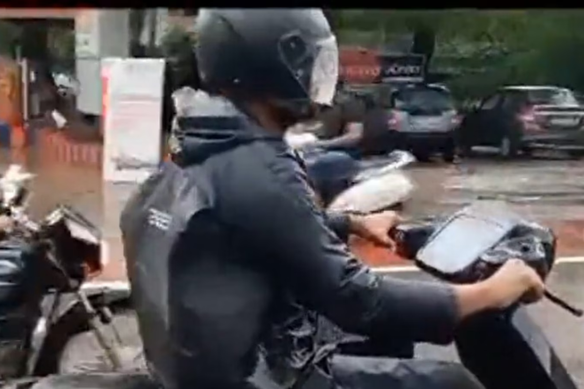 Unique horn on electric bike goes viral, netizens can't stop laughing