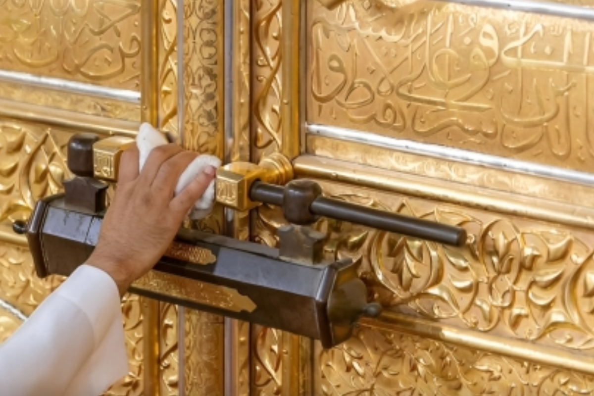 Salman bin Abdulaziz washing of Kaaba