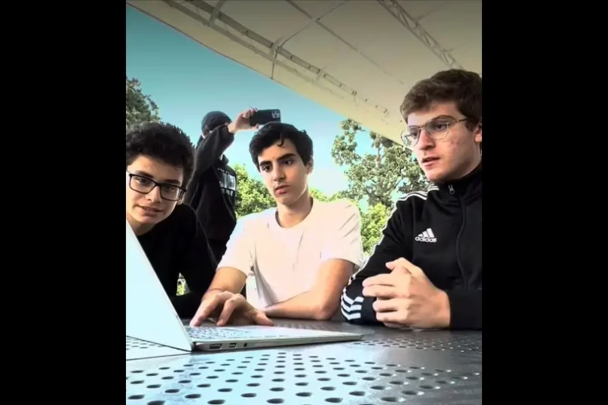 Teen Memorizes 70 Football Team Badges in 60 Seconds