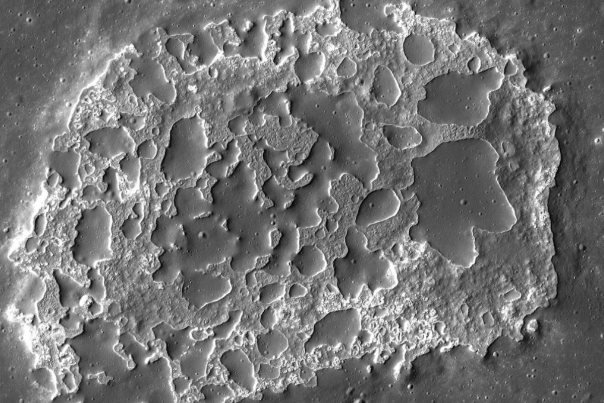 Russian astronauts water ice  moon