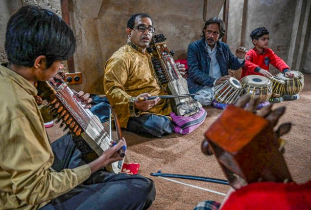 Sindh Education Dept recruits 319 music teachers  