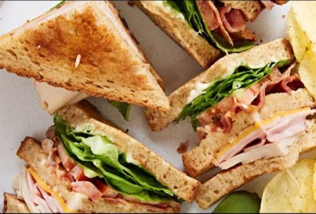 Italian Cafe's Sandwich Cutting Fee Sparks Debate Online