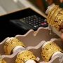 Gold price falls in Pakistan