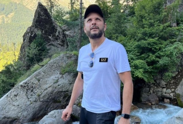 Shahid Afridi Wins Hearts With His Love for Pakistan