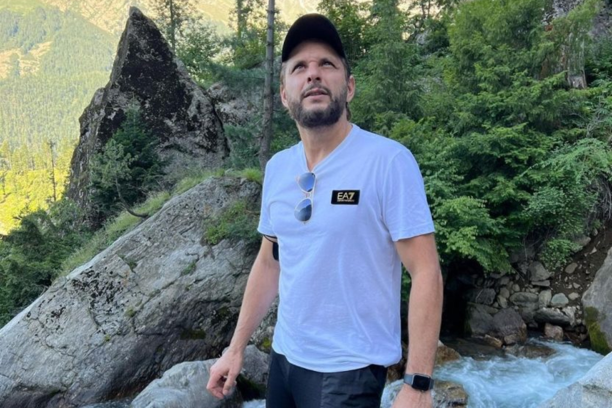 Shahid Afridi Wins Hearts With His Love for Pakistan