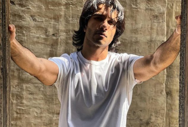 Feroze Khan Returns to TV with New Drama, Takes a Dig at Critics