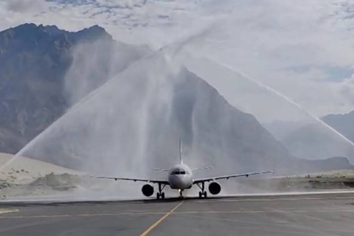 Dubai to Lahore flight ticket prices for April 2024