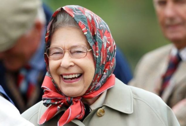 Queen Elizabeth appears to be an ordinary woman for US tourist