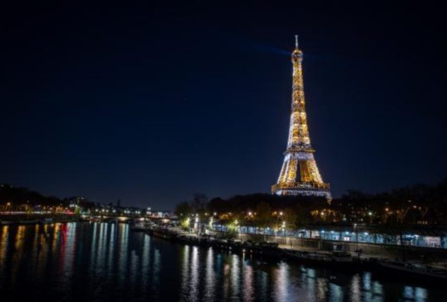 American Tourists Found Sleeping on Eiffel Tower