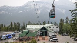 Canada’s Gondala breakdown leaves couples stranded