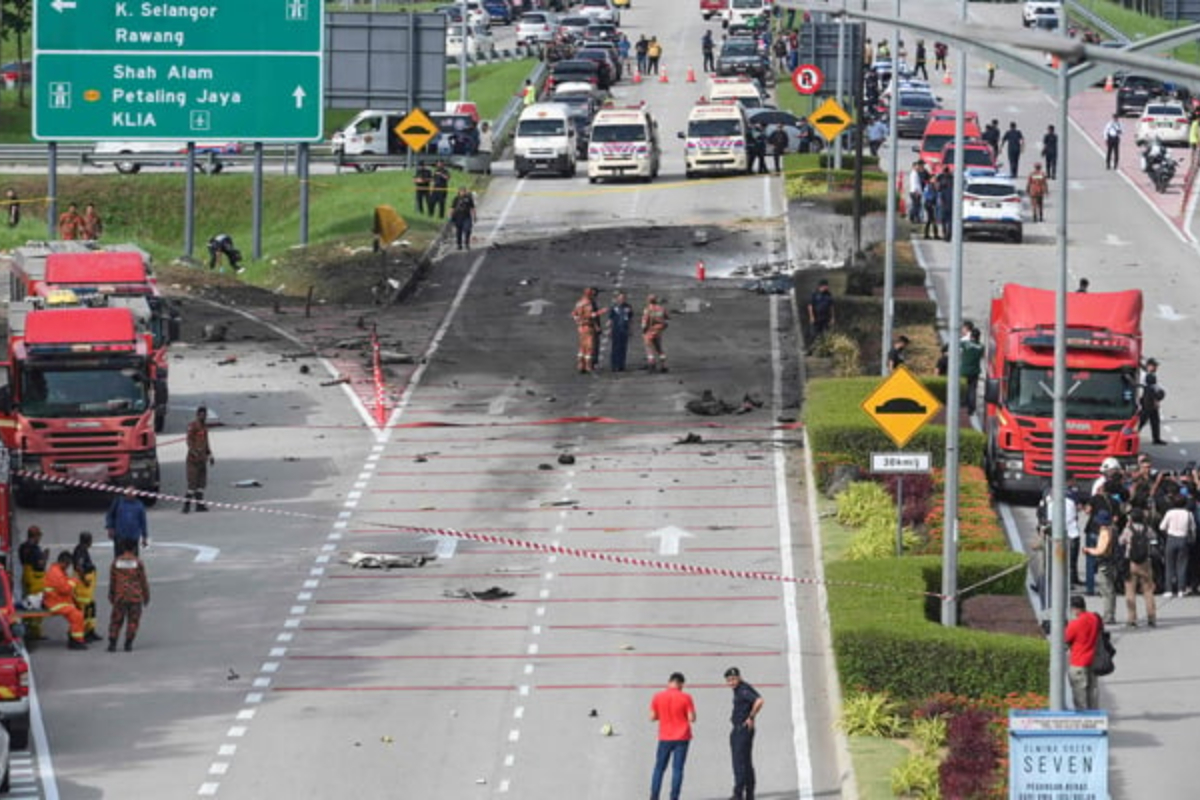 Private plane crashes Malaysia