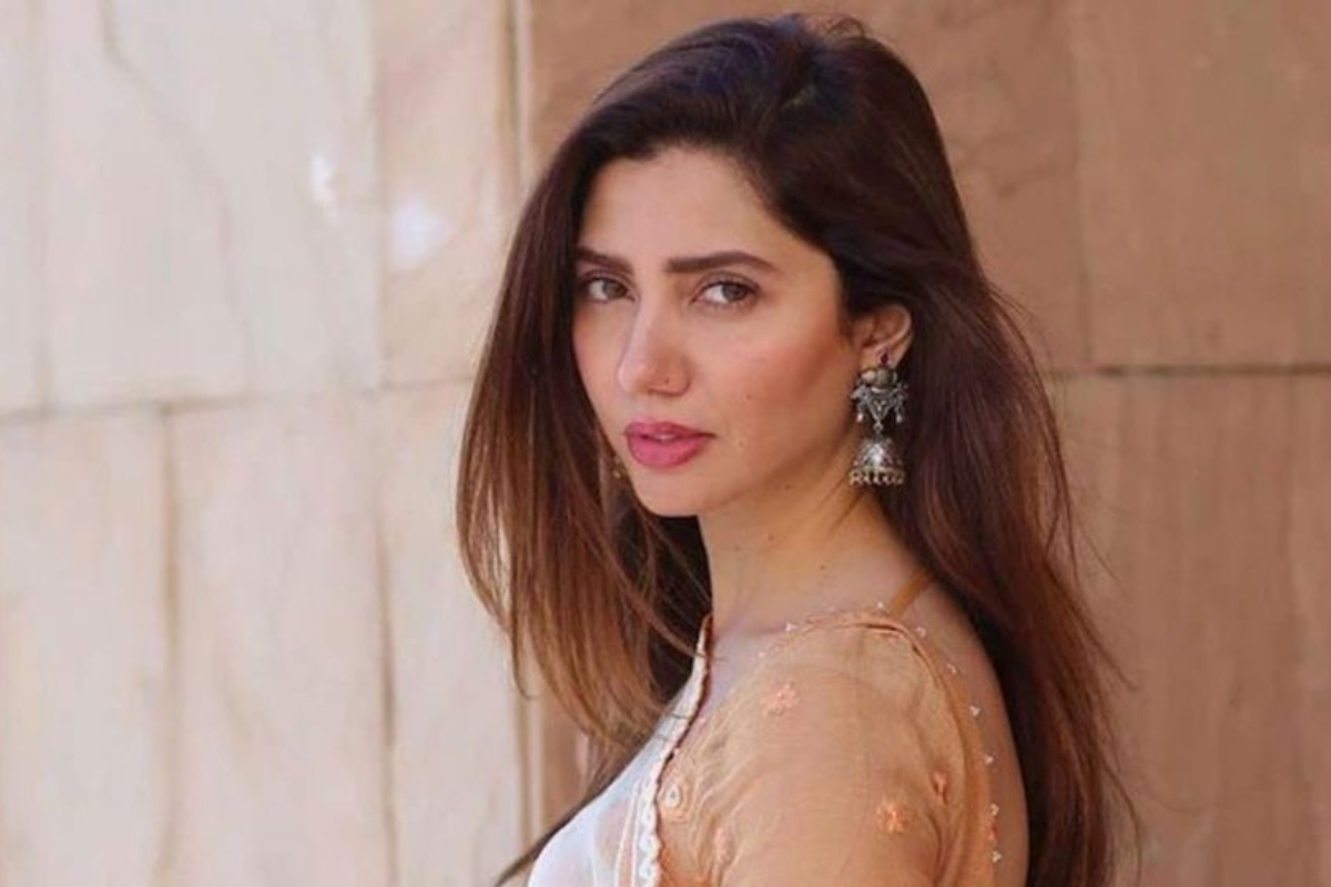 Jannat Mirza is a young, stunning, and exceptionally talented Pakistani influencer and actress who has made a name for herself in the world of social media. Her charm shines through as a fantastic TikToker with over 23 million followers on the platform. She's also built a significant Instagram community with 4.5 million followers. Jannat's skills extend to entrepreneurship too – she successfully manages her own upscale salon in Faisalabad. Her fans adore her cute face and the way she expresses herself. They eagerly await her new Instagram videos, especially those set to popular songs. At the moment, the lovely Jannat Mirza is having a fantastic time in Dubai alongside her sisters. Her social media is filled with fresh pictures and stories from her Dubai adventure. While there, she had the chance to meet various other social media influencers, including Ken Doll Dubai (Adnan Zafar). Her latest photoshoot set against the desert backdrop has caught the attention of fans everywhere. People are loving her images in elegant Arabic clothing. Jannat Mirza even shared a video of herself wearing the signature Arabic scarf. Here, we've gathered a collection of pictures and screenshots showcasing Jannat Mirza's moments from the Dubai desert.