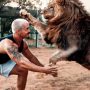 Netizens stunned by Man and lion bond with each other