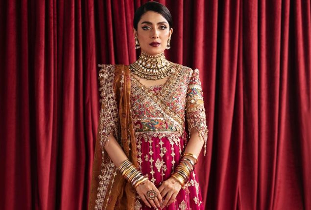 Ayeza Khan Looks Ravishing in Traditional Wear