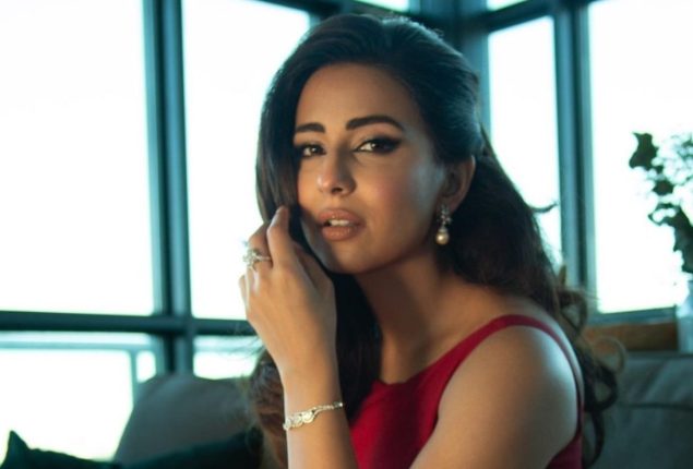 Ushna Shah reveals that she keeps checking her Husband’s Phone
