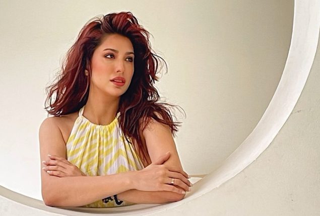 Mehwish Hayat shows off her dancing skills and new makeup look on set