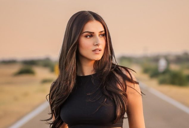 Tara Sutaria looks gorgeous in latest post