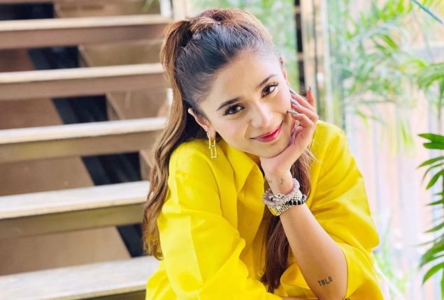 Aima Baig’s Appearance at PCB Events Sparks Debate