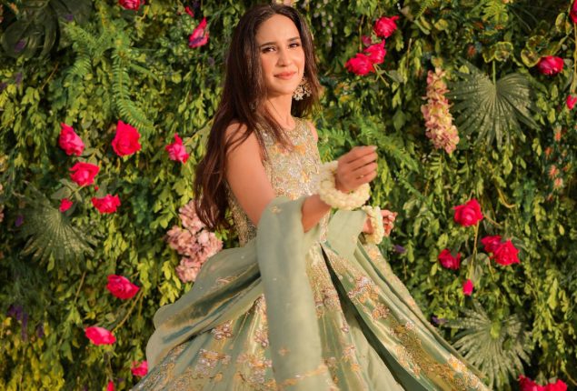 Anoushey Abbasi Exudes Royalty at Anzela Abbasi’s Wedding