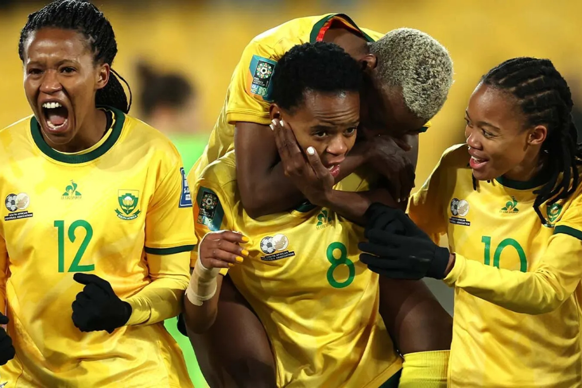South Africa stun Italy to reach Women's World Cup round of 16