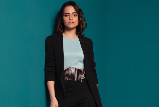 Rabya Kulsoom Delights Fans with BTS Clip from the Finale of ‘Mujhe Pyar Hua Tha’