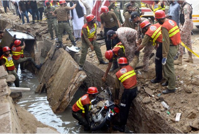 Young man’s body recovered after drainage explosion in Karachi’s Lasbela