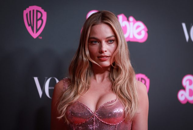 Margot Robbie offered £250,000 for feet pictures