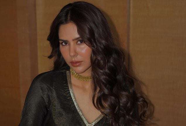 Sonam Bajwa leaves everyone amazed in a black backless dress