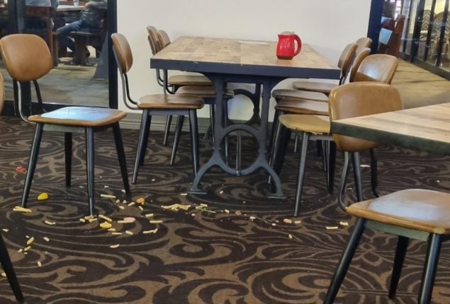 Parents Criticized for Allowing Child to Spill Food in Restaurant