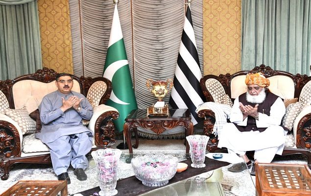 Kakar condoles with Fazl over death of party workers
