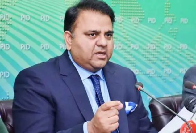 Differences between PTI chief, establishment must be removed: Fawad